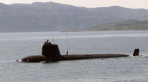 Incendiu pe un submarin rus. Kremlinul secretizează dosarul. Presa spune că ar fi vorba despre submarinul nuclear Loşarik AS-12