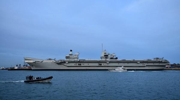 Noul portavion Qeen Elizabeth s-a întors în port. Ia apă