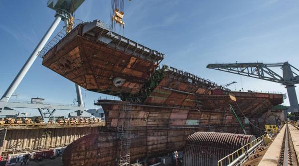 Noul portavion USS John F. Kennedy începe să prindă contur