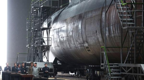 Coreea de Nord are un nou submarin de mari dimensiuni (Foto)