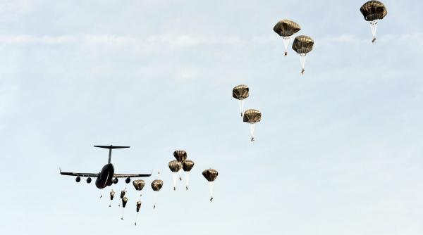 Armata SUA schimbă sistemul de parașute, după 69 de ani