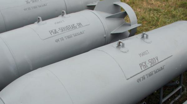 Rusia a prezentat bombe cu dispersie la o expoziție de armament