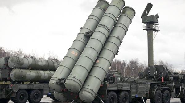 Soldații chinezi au finalizat cursul de pregătire pentru operarea sistemelor de apărare antirachetă S-400