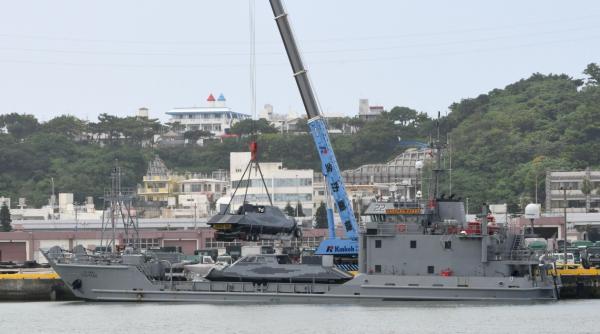 Două șalupe ale forțelor speciale americane au fost fotografiate în portul japonez Naha