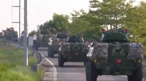 Donald Trump: Trupe chineze se deplasează la frontiera cu Hong Kong