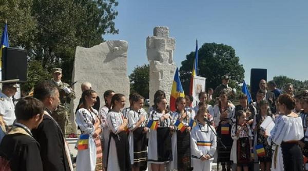 Monument comemorativ la Fânaţe, pentru eroii celor două conflagraţii mondiale
