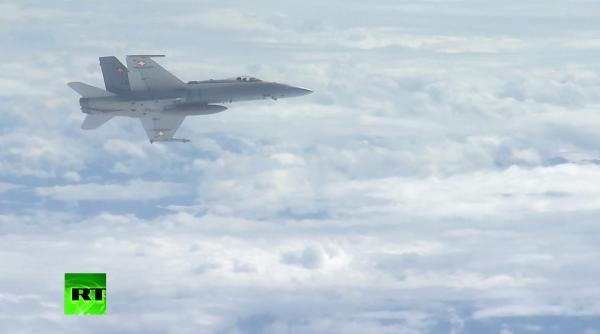 Avioane F/A-18 Hornet elvețiene au escortat un Il-96 în care se afla delegația Rusiei - VIDEO