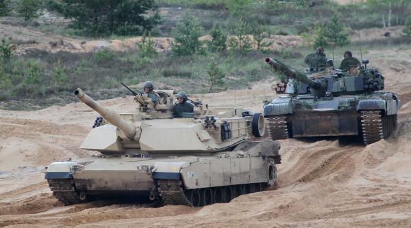 Tancuri americane și italiene au fost dislocate în Letonia 