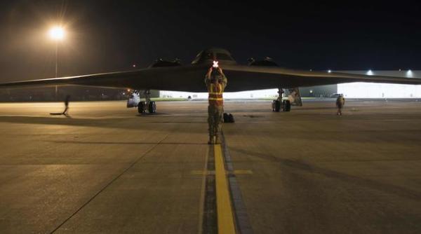 Statele Unite au trimis bombardierele strategice B-2 în Marea Britanie (Video)