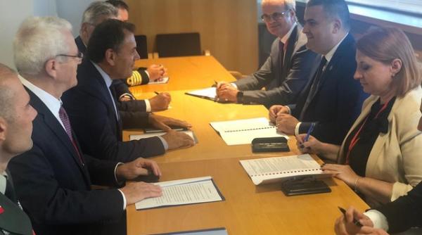 Ministrul Apărării, Gabriel Leș, a avut o întâlnire la Helsinki cu omologul său grec, Nikolaos Panagiotopoulos