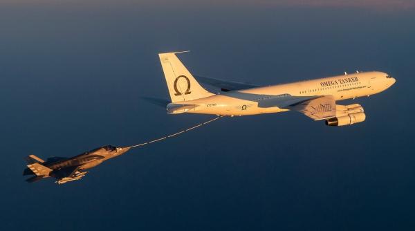 Cisterna KC-707 de la Omega certificată pentru a alimenta F-35 Lightning II