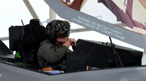 Casca Generator III va oferi piloților de F-35 orientare spațială extremă