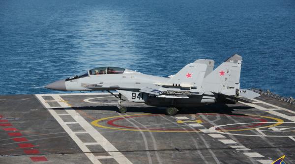 Crimeea: Piloții ruși de MiG-29K se antrenează pentru decolarea și aterizarea de pe un portavion