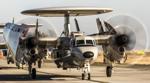 Japonia cumpără nouă avioane E-2D Advanced Hawkeye