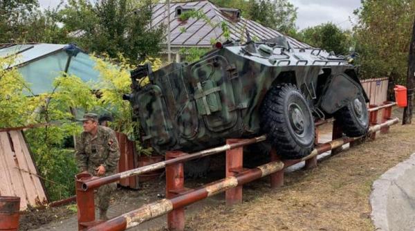 Un TAB s-a răsturnat pe un drum judeţean din Galaţi (Video)