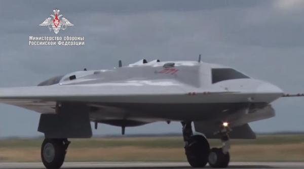 Testarea armelor dronei de atac Ohotnik (Vânătorul), anunțată în Rusia