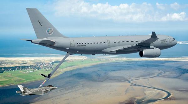 Cehia se alătură proiectului multinațional NATO privind realimentarea în zbor a avioanelor militare