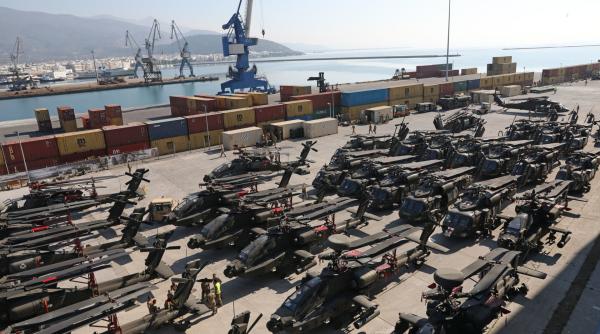 Zeci de elicoptere US Army, dislocate în Grecia