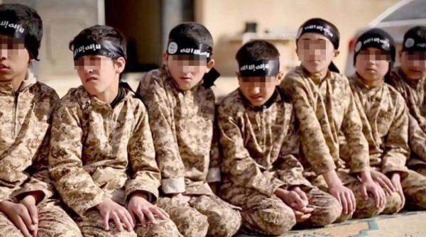 Peste 100.000 de minori înregistraţi de SI ca având legături cu un membru al grupării jihadiste 