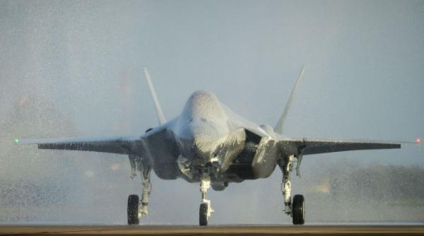 Olanda a reuşit să strice primul şi singurul său avion F-35 (Video)