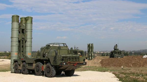 Rusia își dezactivează sistemele S-400 de la baza aeriană Khmeimim din Siria