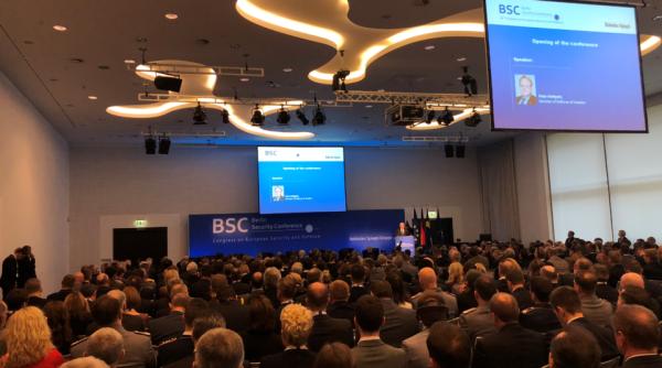 Europa trebuie să se apere, dar nu în detrimentul NATO