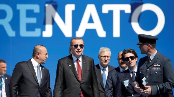 Turcia testează sistemul rusesc S-400 cu avioane F-16 și blochează planurile defensive ale NATO pentru țările baltice