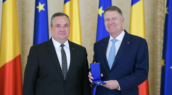 Preşedintele Iohannis a primit din partea MApN distincţia ''Emblema de Onoare a Armatei României''