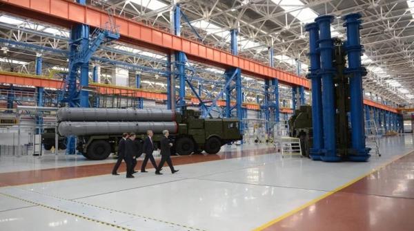 Rusia şi Turcia lucrează la un nou contract pentru livrarea suplimentară de sisteme de rachete S-400
