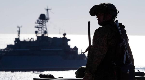 Rusia urmăreşte activitatea distrugătorul american USS Ross în Marea Neagră