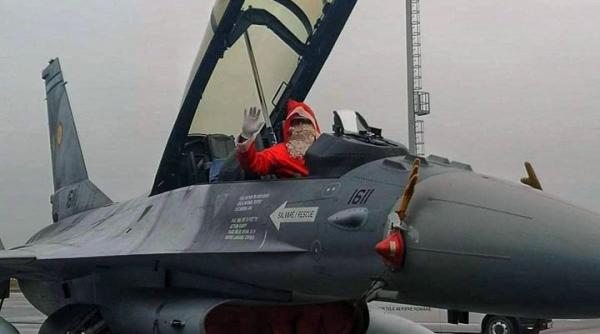 Moș Crăciun, pilot de F-16 la Borcea. Forțele Aeriene Române se pregătesc de sărbători