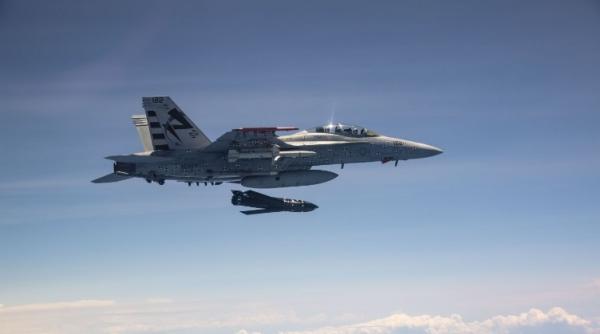 US Navy a operaționalizat rachetele AGM-158C cu rază lungă de acțiune pe avioanele F-18E/F Super Hornet