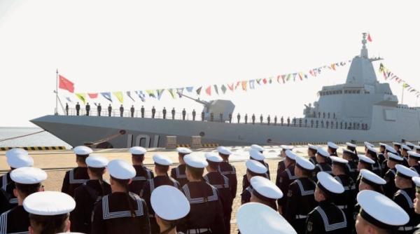 Marina chineză a recepționat primul distrugător din clasa Renhai 