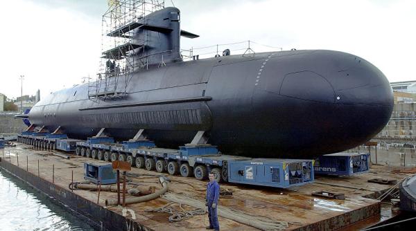 Indonezia vrea să contracareze China. Jakarta solicită Parisului să-i vândă submarine Scorpene şi avioane Rafale