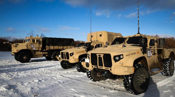 US Marine Corps folosește noul vehicul JLTV în insula Hokkaido