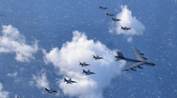 Amplu exercițiu aerian americano-japonez în Pacific