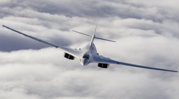 Bombardierele strategice rusești T-160 ar putea fi echipate cu rachete hipersonice