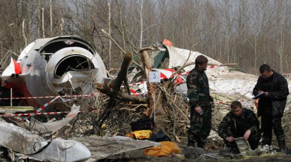 Premierul Poloniei vrea să meargă la Smolensk şi Katyn, la zece ani de la prăbușirea avionului Tu-154 în Rusia