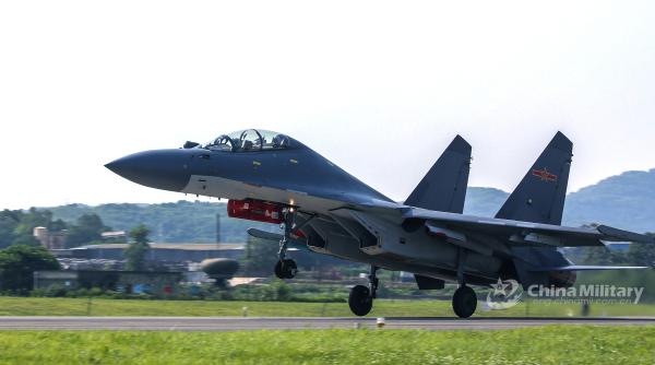 Aeronavele J-16 ale Chinei, echipate cu rachete anti-navă