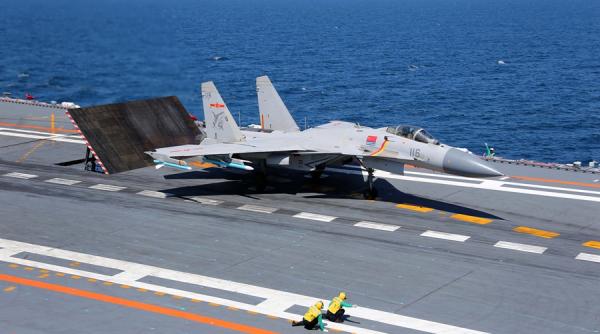 China a reluat producția de avioane J-15