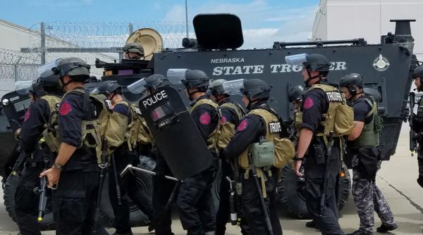 Membri ai unui grup violent neonazist, arestați în SUA