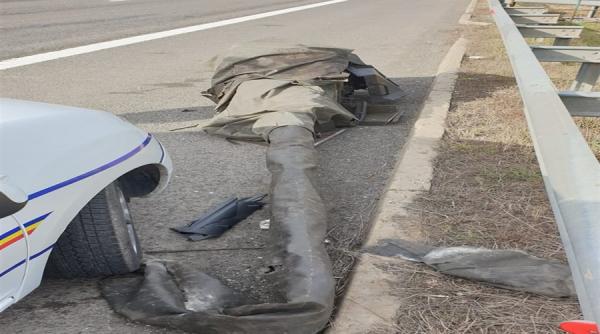 Accident pe A2: Un tanc a lovit cu turela un pasaj de pe autostradă