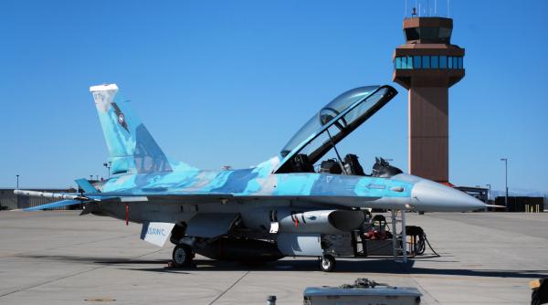 US Navy a prelungit durata de viață a avioanelor F-16 prin programul FalconUp