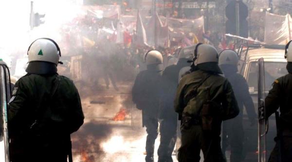 Grecia: Forțele Turciei trag cu gaze lacrimogene pentru a-i ajuta pe migranți să treacă frontiera. Ankara răspunde Atenei (VIDEO)