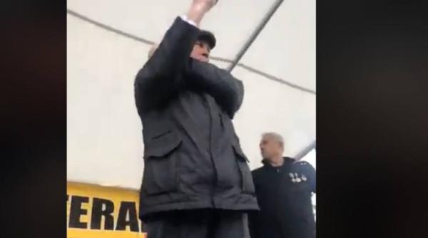 R. Moldova: Consilier al premierului Chicu, gest obscen către veteranii de război (Video)
