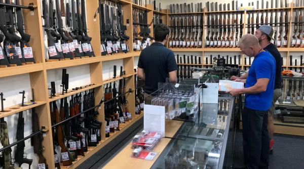 Coronavirus | De teama instaurării dezordinii publice, tot mai mulţi unguri îşi cumpără arme de foc