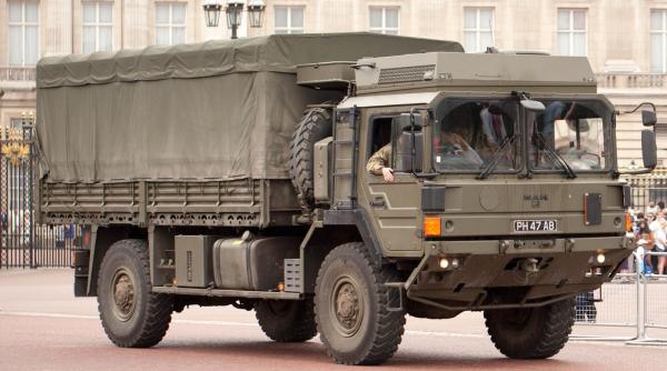 Coronavirus. Marea Britanie foloseşte armata pentru a transporta echipamentele de protecţie către angajaţii din sănătate