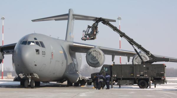 Aeronava C-17 Globemaster III care a efectuat al doilea transport de echipamente medicale a ajuns în România (Video)