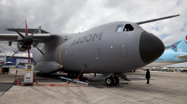 Forțele Aeriene Franceze transportă pacienți în Germania. Nemții preiau și pacienți COVID-19 din Italia