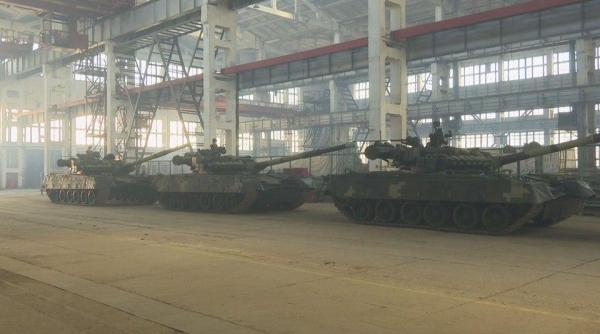 Forțele armate ucrainene au primit mai multe tancuri T-80 modernizate (Foto)